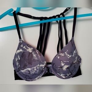 Victoria's Secret PINK lightly lined push up with front Closure